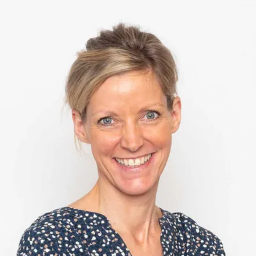 Dr. med.  Nadine Scheff
